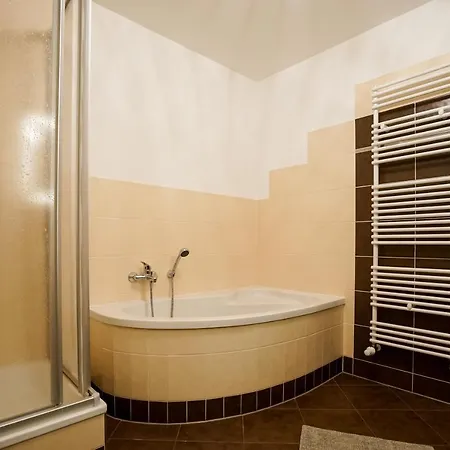 ***gemuetliches Im Zentrum-west*** لبسيا